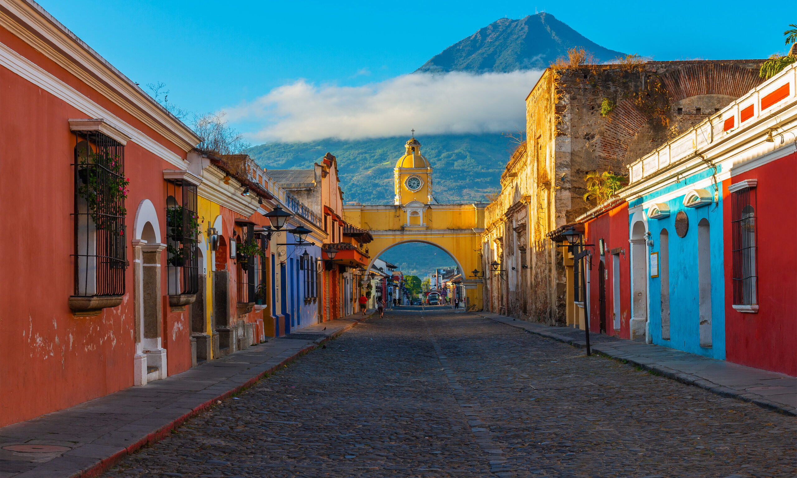 Cityscape,Of,The,Main,Street,And,Yellow,Santa,Catalina,Arch
