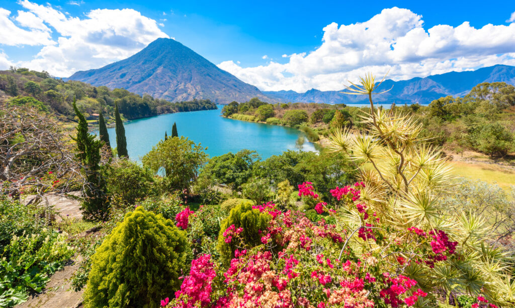 Beautiful,Bay,Of,Lake,Atitlan,With,View,To,Volcano,San
