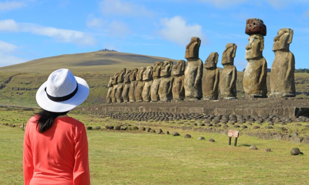 Female,Visiting,The,Iconic,Fifteen,Moai,Statues,Of,Ahu,Tongariki